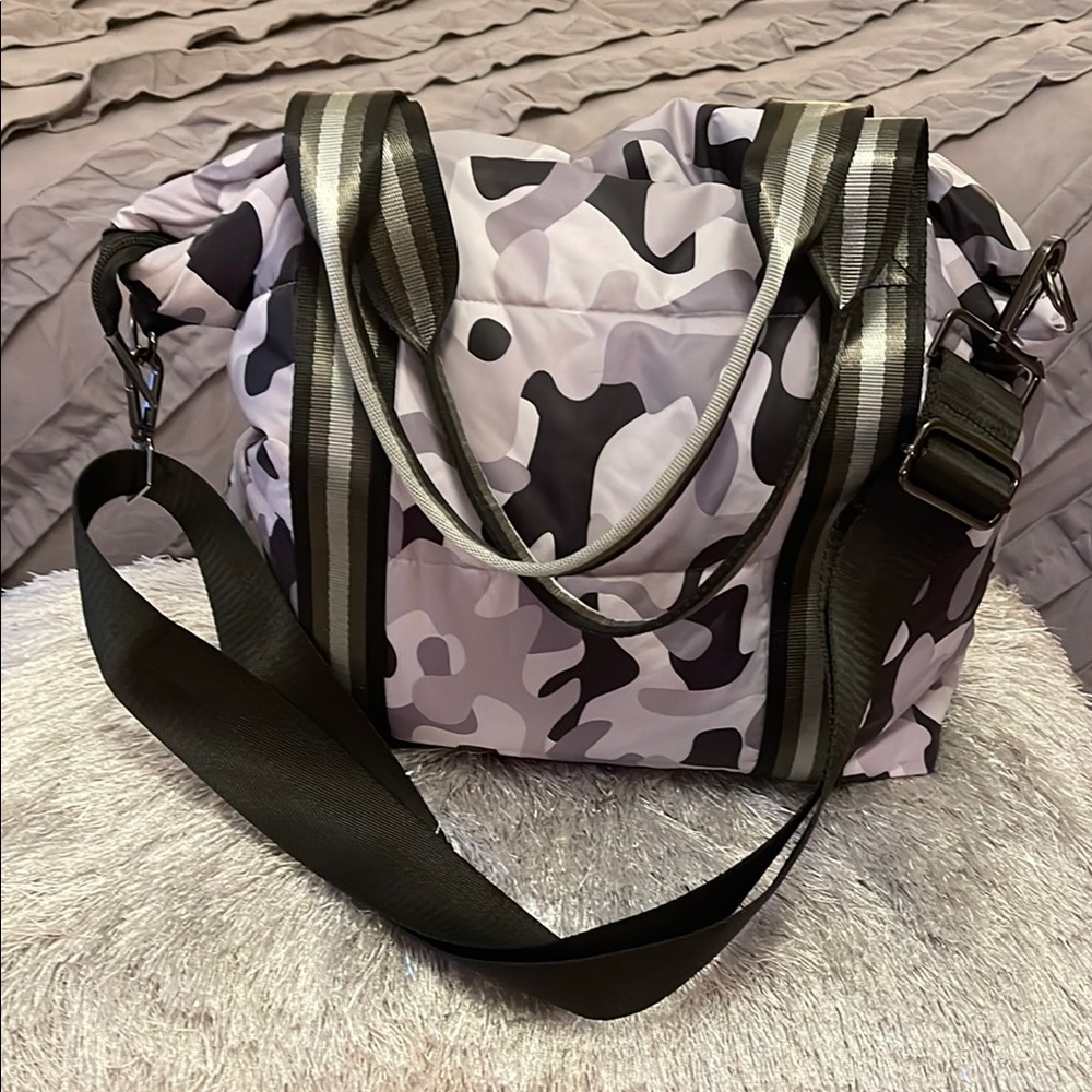 HAUTE SHORE Black, Gray and White Puffer Bag
